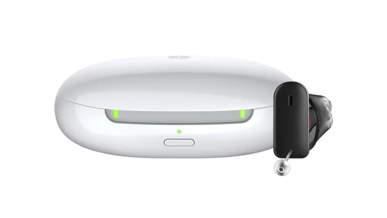 Signia CROS Silk IX hearing aid with charger